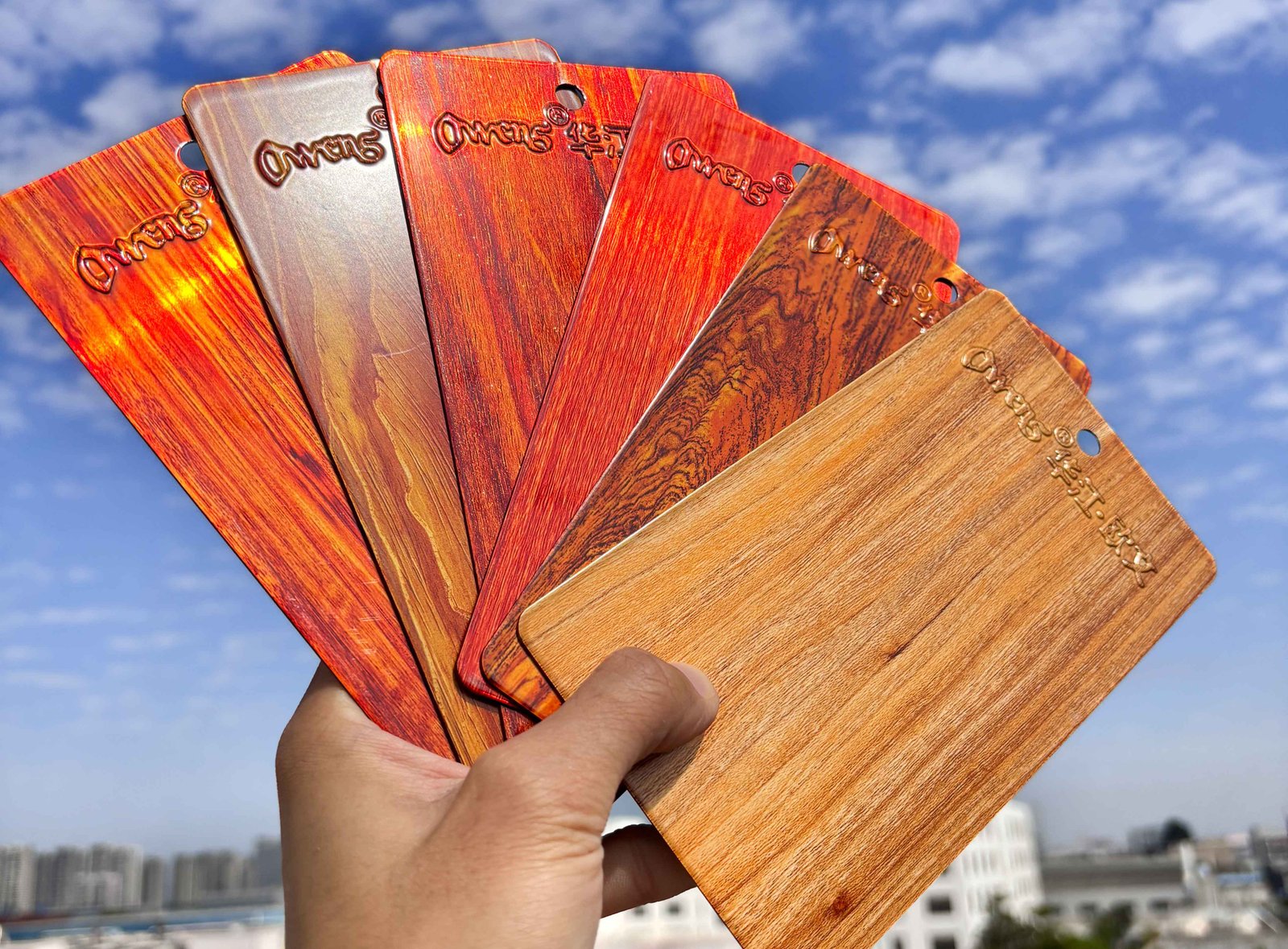 Wood grain powder coating